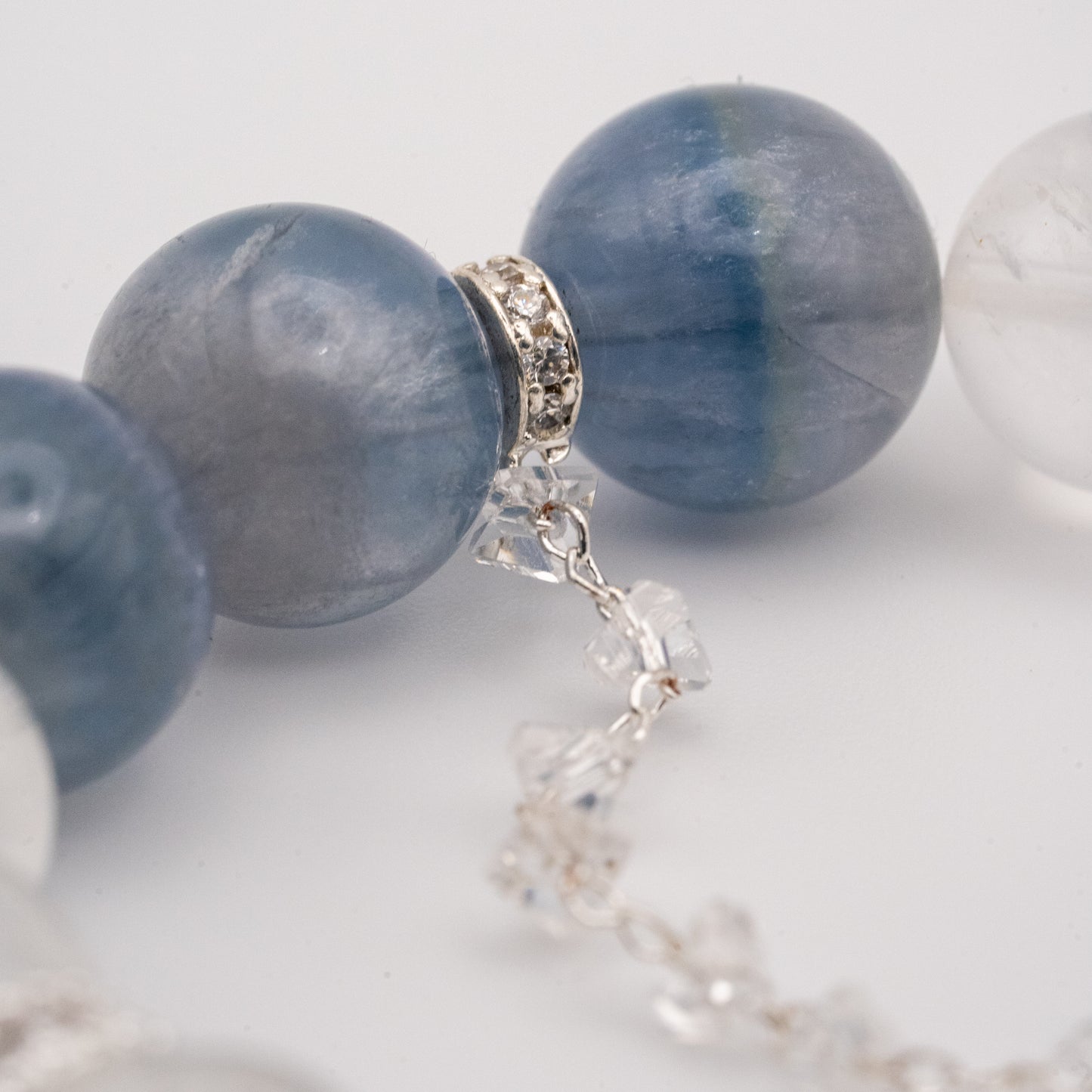 White Phamton Serenity Quartz Single-loop Bracelet - Clarity & Transformation