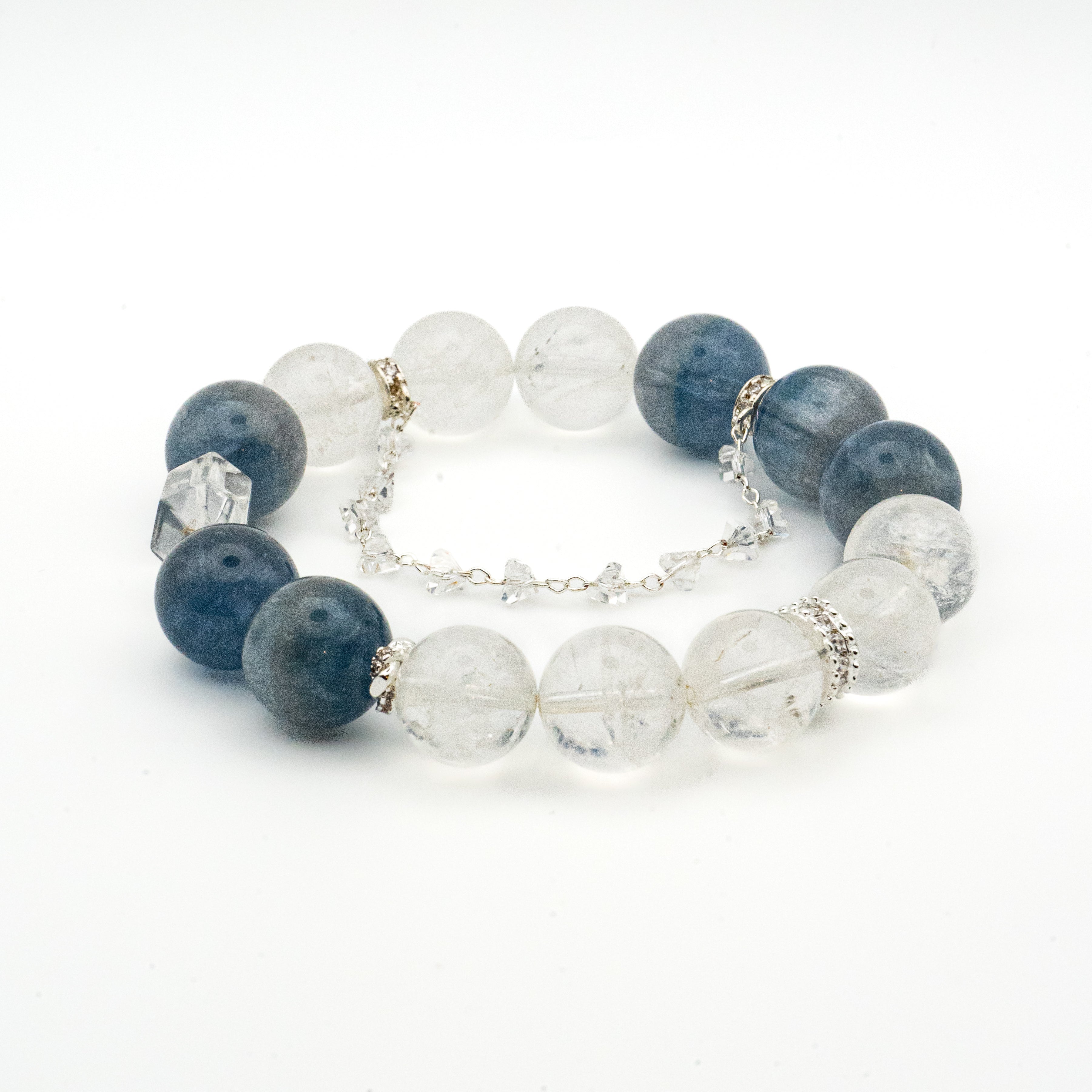 White Phamton Serenity Quartz Single-loop Bracelet - Clarity & Transformation